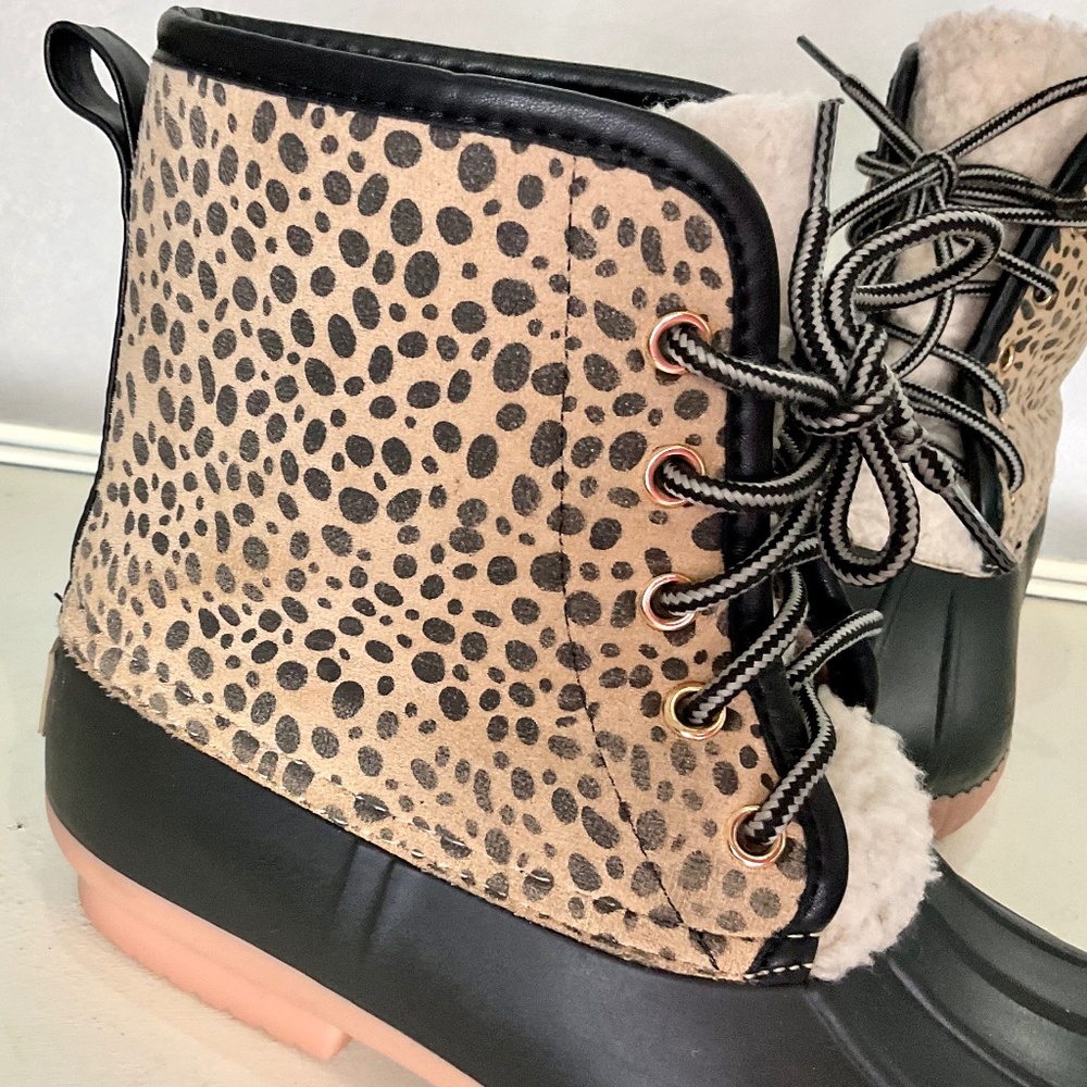 SIMPLY SOUTHERN Women's Tan Black Leopard Lace Up Rain Snow Duck Boots Size 7 - Picture 11 of 16